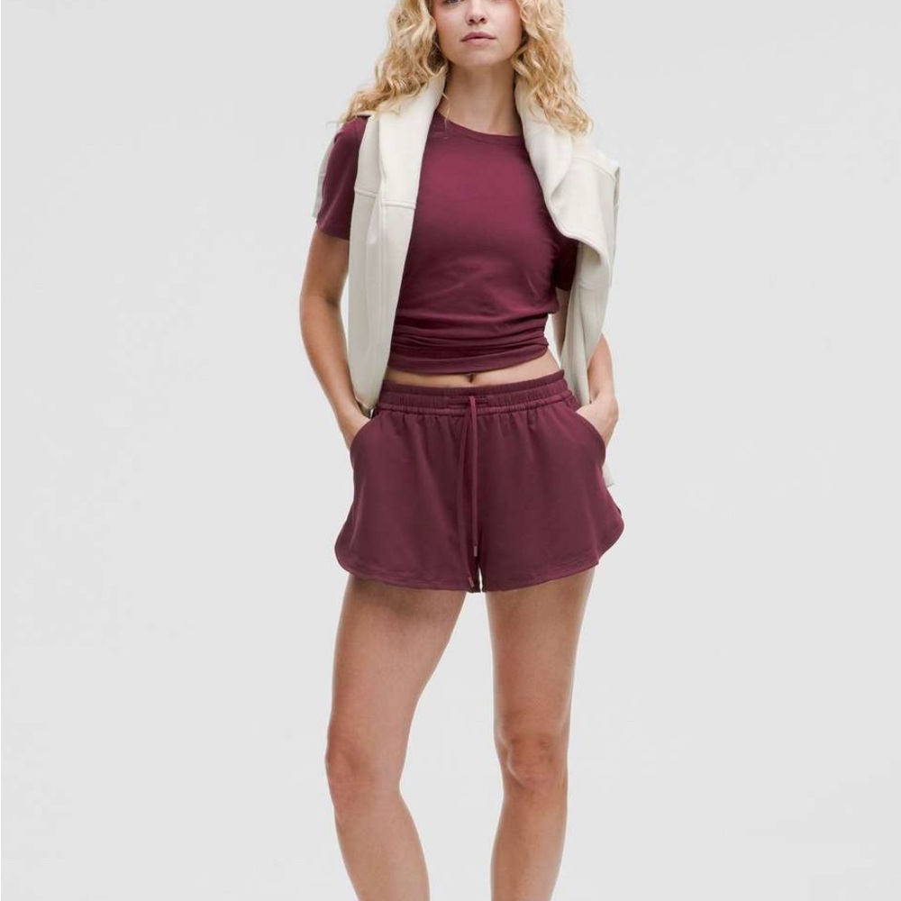 Lululemon Soft Jersey Mid-Rise Curved-Hem Short 3 - size S